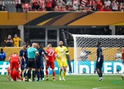 LOL赛事-拜仁遭险胜晋级八强，巴黎惊险出局