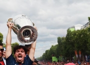 LOL决赛-巴黎圣日耳曼豪取胜利，晋级机会大增的简单介绍