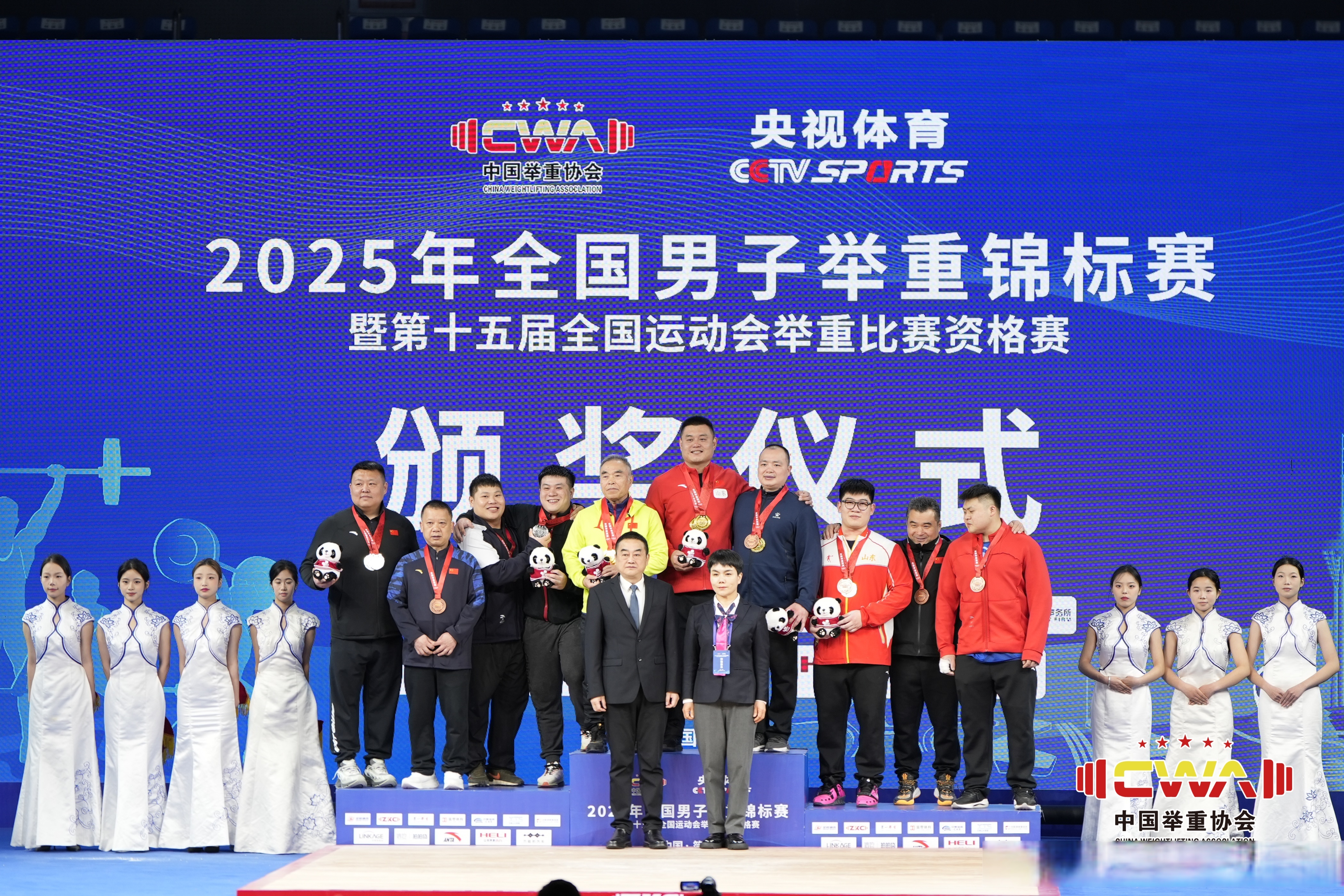 争夺王者:举重男子组决赛精彩纷呈的简单介绍 争夺王者:举重男子组决赛精彩纷呈的简单介绍
