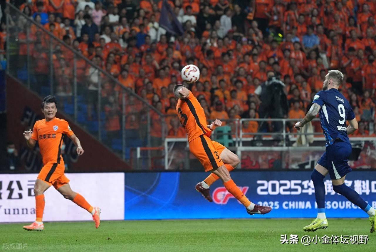 比赛中球队因多次犯规处罚导致失利