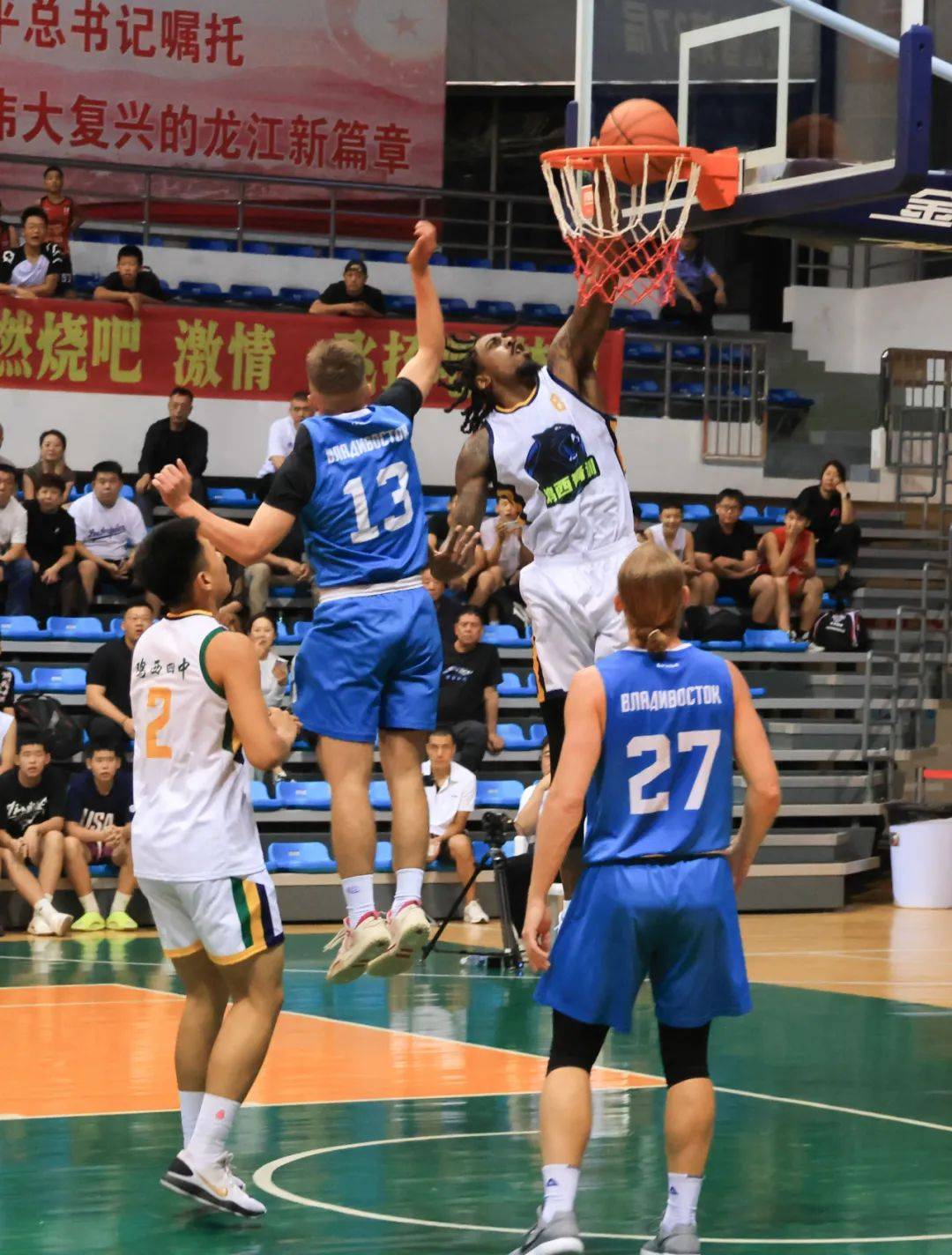 篮球联赛首轮比赛精彩绝伦,观赏性极高 篮球联赛首轮比赛精彩绝伦,观赏性极高