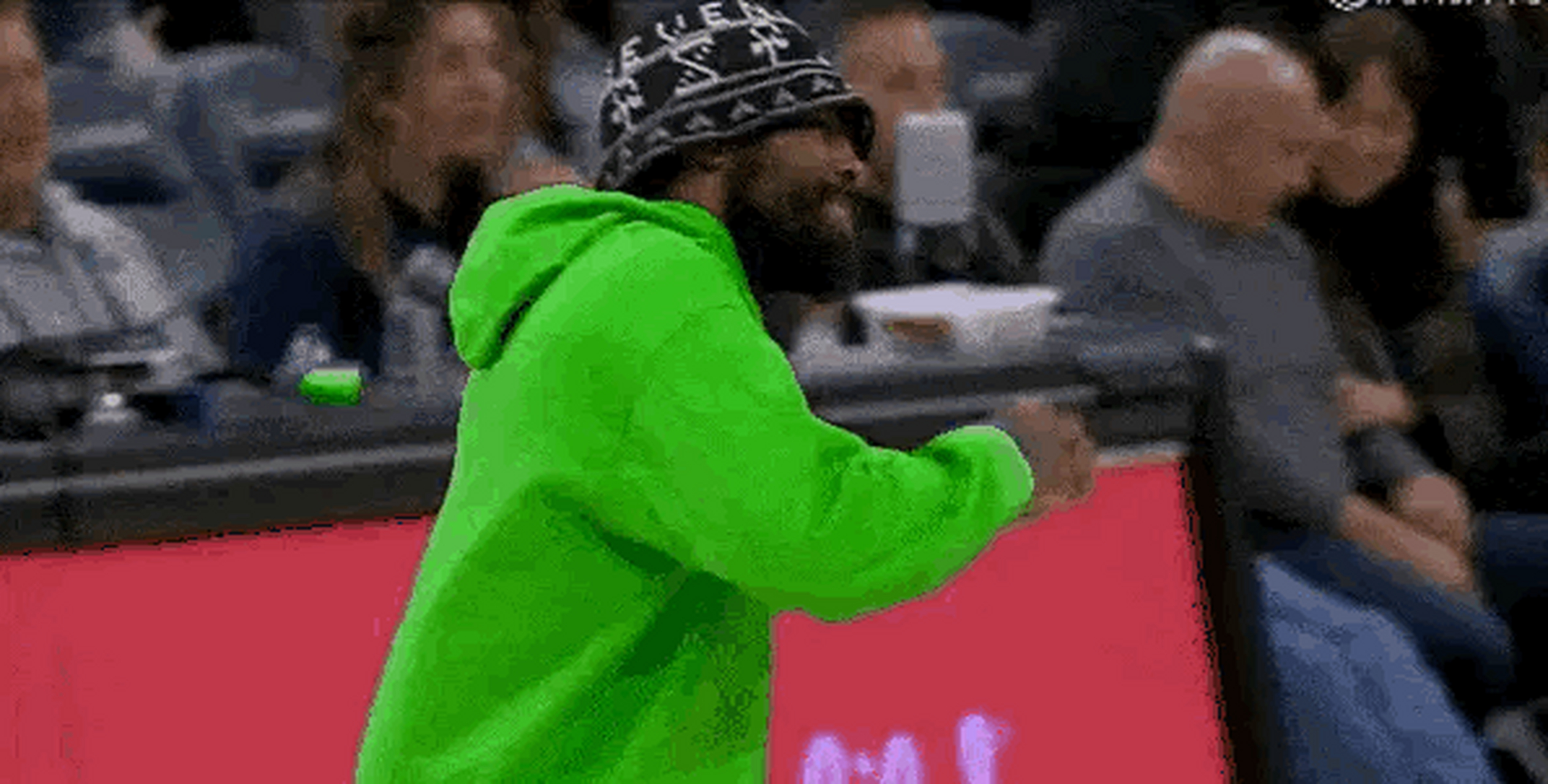 尼克斯碾压广东队,欧文惊艳四座 尼克斯碾压广东队,欧文惊艳四座