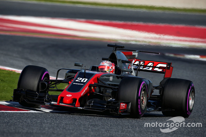 梅赛德斯轻取红牛二队,塞恩斯统治全场 梅赛德斯轻取红牛二队,塞恩斯统治全场